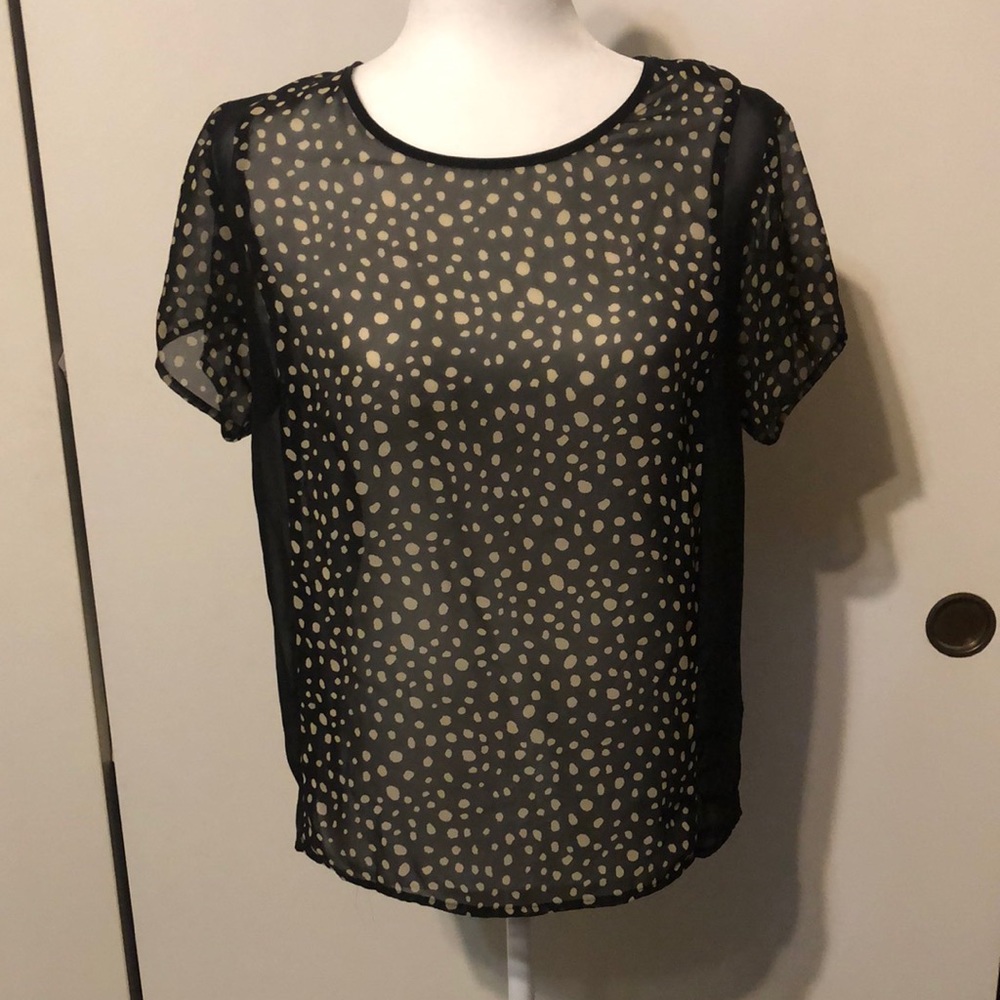 Forever 21 mesh/light material black top. Size medium